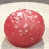 『とらや』新濱の松。白味噌あんがたっぷり楽しめる生菓子にイスパハンを思い出す。