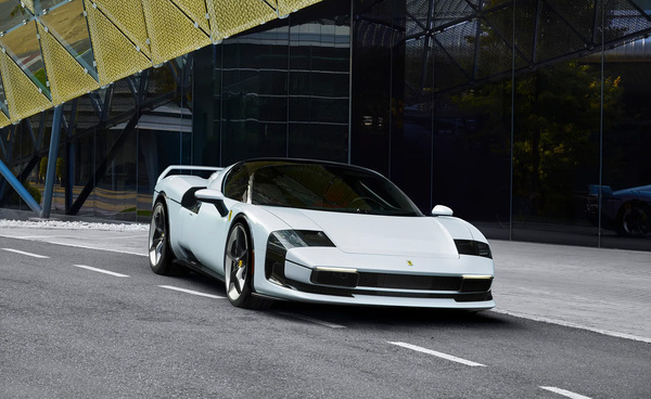 伝説が再び息づく　フェラーリ「SC40」F40の魂を継ぐ者