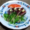 我が家の食卓ものがたり　鰹のたたき　新玉ネねぎスライス添え　より。 