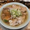 【シンちゃんラーメン＠新宿】切り立てチャーシューとたっぷり豚清湯スープが特徴の「ちゃん系ラーメン」のお店
