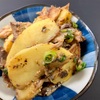 イワシとジャガイモの梅肉炒め