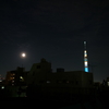 スーパームーンを撮ろうと思ったらスカイツリーがライトアップしてて、パジャマのままスカイツリーを撮りに行ったらライトアップが終わって、しょうがないんでインターバル合成で撮ったら時間掛かったわりにショボくて、しかも寒くて風邪ひきそうでござるの巻。