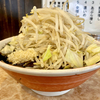 【今週のラーメン４５５７】 肉汁らーめん 公 kimi （東京・新馬場） 味玉黒らーめん 中 ニンニクヤサイマシ　〜ワイルドなれどマイルド感覚！強面だけど優しい味わい！香ばしさ極まる新馬場ブラック！