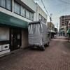 早朝便で商店街の配達も終わらせたら、自社の駐車場に