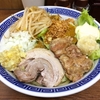 【今週のラーメン３８２９】 鬼豚オーガ （東京・木場） 冷し汁なし・バラトロぶたニンニクショウガマヨタマネギこがし　〜鬼と言うより具材の有難さ！味のカオスなる二郎系冷やし麺！