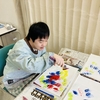 信号色と靴跡アートの絵画教室