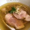 黄金色の鶏油がスープの波間に輝く見た目も味も綺麗な非豚骨ラーメン「麺屋波のおと」  