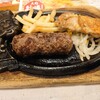 東京都昭島市にある「ブロンコビリー」でハンバーグとサラダのランチ！