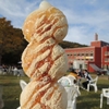 札幌国際スキー場の秋祭りで、焼きだんご