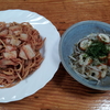 モヤシ炒めとイカとキャベツのパスタ