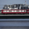 サイドビュー　京急本線を走る「京急120年の歩み号」