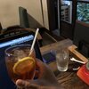 本当にに静かな古民家喫茶店でアイスレモンティーを頼んでMacBookを開くと店主があまりパタパタとしないでくださいねと険しい顔で僕を見たので僕がどれだけ静かにMacBookのバタフライキーボードを叩けるかを見せつけてやろうかと思った仕事終わりの静かな日曜日。 2019-05-19 on Twitter