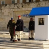 【一見の価値】ギリシャのエリート衛兵はすべて身長190cm以上！アテネ「無名戦士の墓」の衛兵交代式