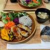 鳥〇食堂×タニタカフェ。定食ステーキとから揚げ