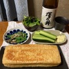 栃尾の油揚げ、もろきゅう、いんげんのいか昆布和え、レタスと韓国海苔のサラダ、澤乃井