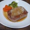 老舗精肉店「堀川亭」のハンバーグメインで　😋🍴