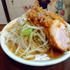 「麺屋歩夢」の小ラーメンでスタミナ補給した感想。小でも麺、野菜、チャーシュー全てがかなりのボリュームとクオリティ。二郎インスパイアの本気を体感したあとは散歩が捗る！ 