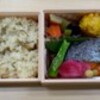 季節の炊き込みご飯弁当