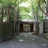 2025/04/29 武蔵小金井・国分寺散歩 02 滄浪泉園・環境楽習館/はけうえ遺跡・薬師通り/貫井トンネル/警視庁 小金井警察署/弁車の坂/遊歩道南６・花と緑の小径