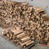 　やっとの薪割り作業