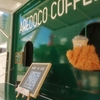 【子どもが喜びそうなコーヒー屋さん】モフモフの手が出てくる！コーヒーのキッチンカー「あれどこ？COFFEE」