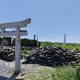 山口県下関市の角島内にある夢崎明神を紹介 ※石垣は漁師が1つずつ積み上げます