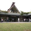 お盆休み明けは曇り空　あやめ・さくらはクラブ活動　バラ