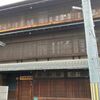 大和郡山、洞泉寺遊郭跡に残る「旧川本家住宅」こと町屋物語館。過去を知り、何を将来に残すのか。内部を見学できる貴重な遊郭建築（上）