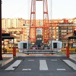 世界遺産であり、世界最古の運搬橋「ビスカヤ橋」に運搬される