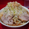 ラーメン二郎 生田駅前店 - 友人らを伴い、マイカスタム＋α。とにかくコンディションの良い時の生田らしさが詰まった一杯。からの、とんもり谷戸にて蛍鑑賞＆持ち帰りチャーシュー謝肉祭。擬似的にも束の間の夏休み感を満喫。