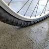 空気入れは全電動でラクラク！自転車もバイクも車も、浮き輪やゴムボートも