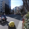 東京マラソンの応援に行ってみた。12km過ぎ地点。（中央区東日本橋）