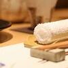 食事前や食事中などに食卓に置いて手を拭くのに便利なように供したものです。