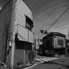 門前を怪しくぶらつく