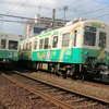 片原町駅近くで600形601-602号と1200形1251-1252号の交換