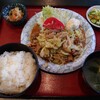 野々市市本町にあるまつもと食堂で、スタミナ(豚ホルモン)定食。野菜もたっぷり、ボリュームある。