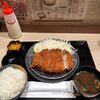 池袋駅西口から北へ！「とんかつ 心 池袋店」で特ロースかつ定食を堪能