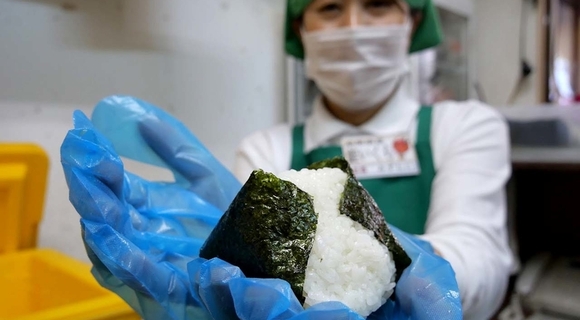  デカくて手握りなのにコンビニ並の価格。太っ腹経営戦略のおにぎり専門店「多司」に迫る