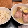 宙寅屋 東京ソラマチ店｜鶏白湯ラーメン＆生姜鶏メシ、バナナ餃子