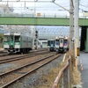 特急列車2本と普通列車が JR四国高松駅近くで