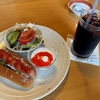 高山郊外のホットドッグモーニング