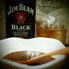 ジムビーム ブラックを飲みながら松屋のオリジナルカレーソースをすする