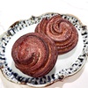 カルダモンロールとサワードウのオープンサンド。美味しかったお夜食のはっさく大福。