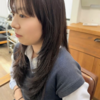 ティーンズに人気！顔まわりレイヤーで作るナチュラルロングスタイル