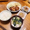 照り焼きチキンとマカロニサラダ、わかめと豆腐の味噌汁で朝ごはんにしました。