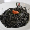 稲村ケ崎の「タベルナ・ロンディーノ」でイカスミのスパゲッティ、スパゲッティ ネオナータ（生シラスのオイルソース）、ヤリイカの詰め物 白ワイン煮込み、秋茄子のインボルティーニ。