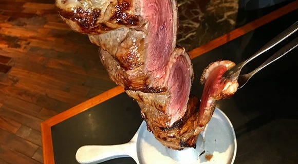 【このランチなら3,000円超えも当然】最高に旨い肉が食べ放題の「シュラスコ」とかいう楽園