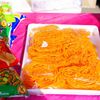 渦巻の形をしたオレンジのインドのお菓子、「ジャレビ」は激甘だった！