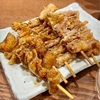 伝串(スパイスの効いた鶏皮串)・新時代さんをリピート