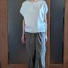 ユニクロのイージーカーゴパンツを大人女子が履く方法｜ウエストを隠しても短足に見えないトップスは？
